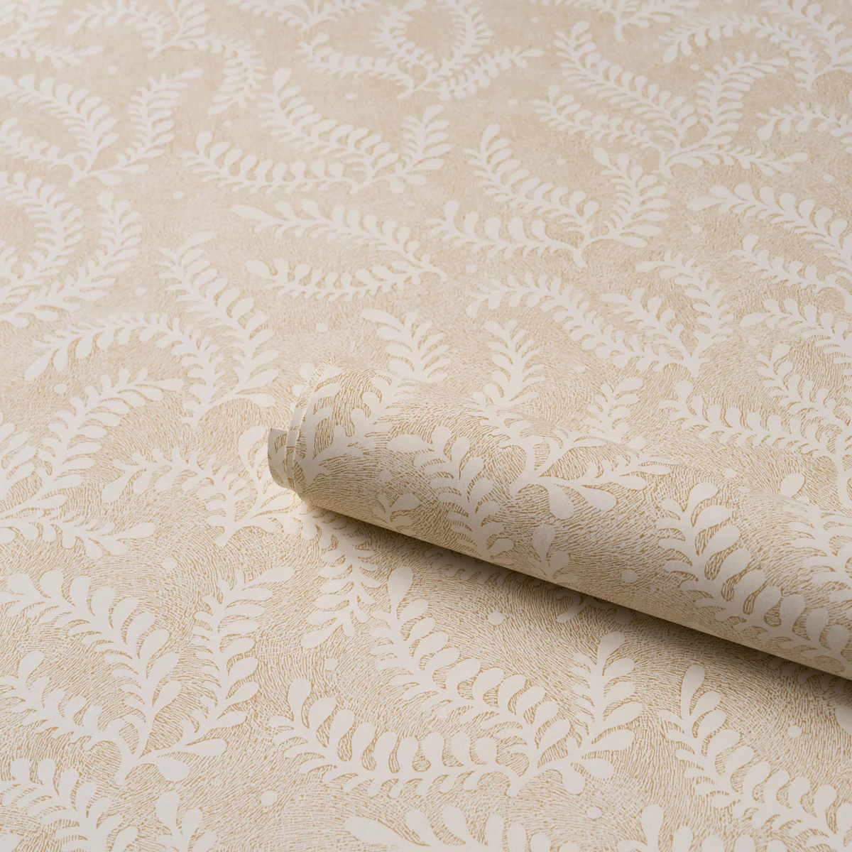 5010386 | Etched Fern, Ochre - Schumacher Wallpaper - Image 4