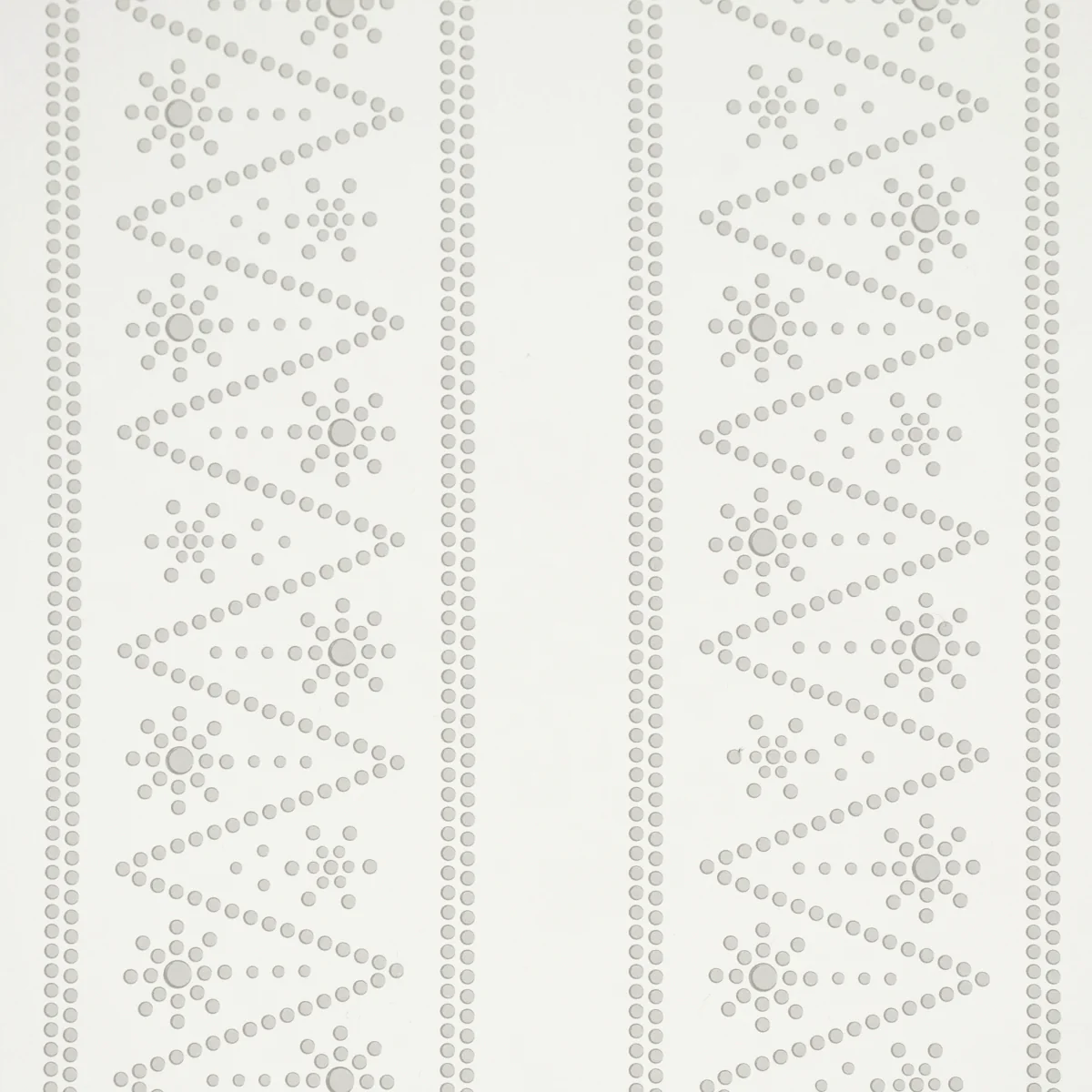5018370 | The Pearlies, Silver - Schumacher Wallpaper