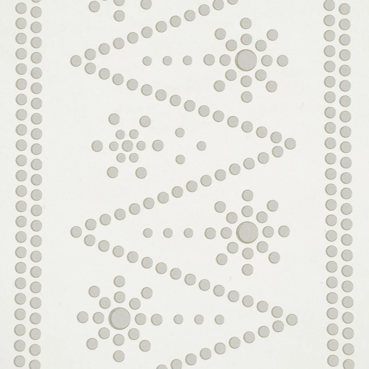5018370 | The Pearlies, Silver - Schumacher Wallpaper - Image 3