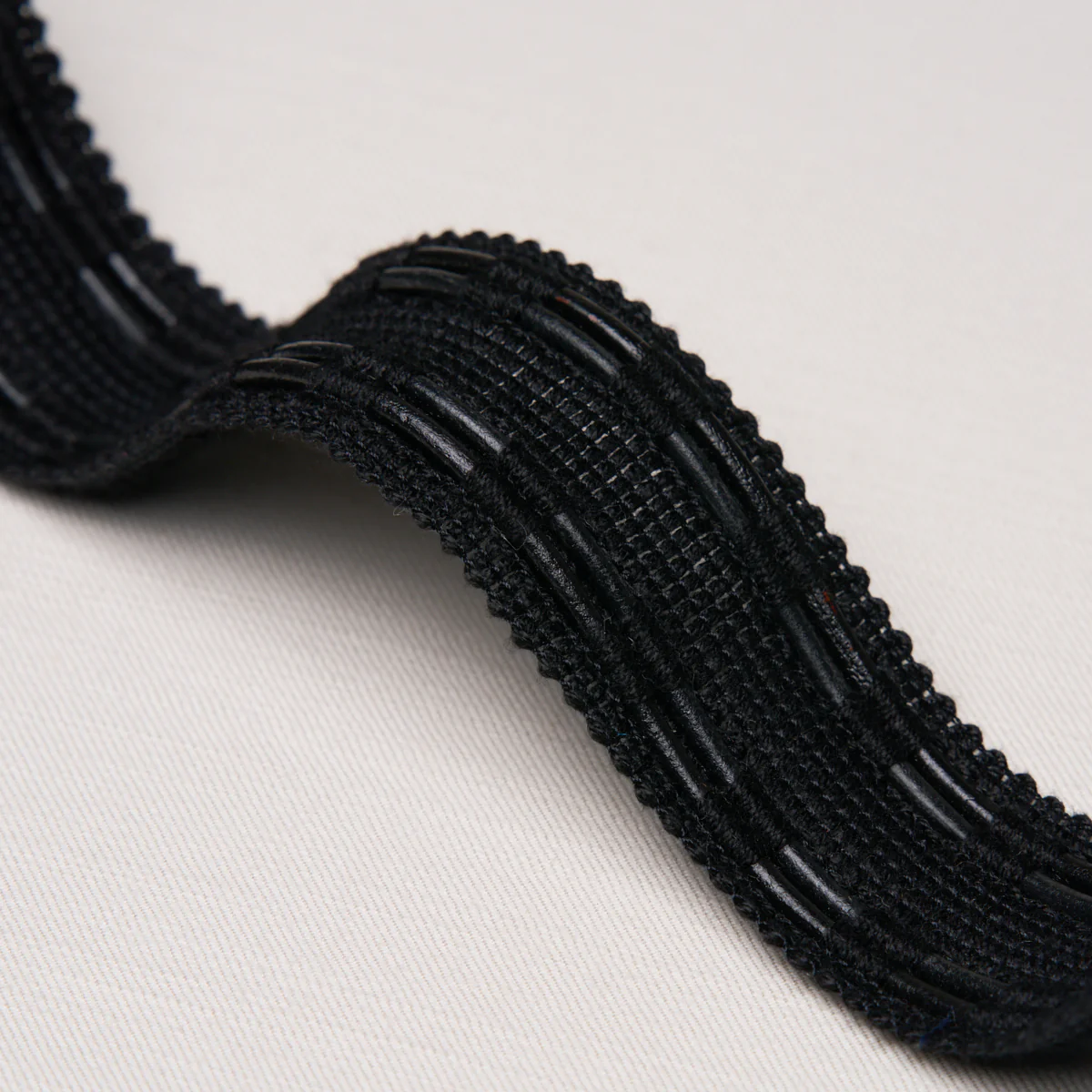 86380 | Leather Cord Tape, Noir - Schumacher Trim - Image 3