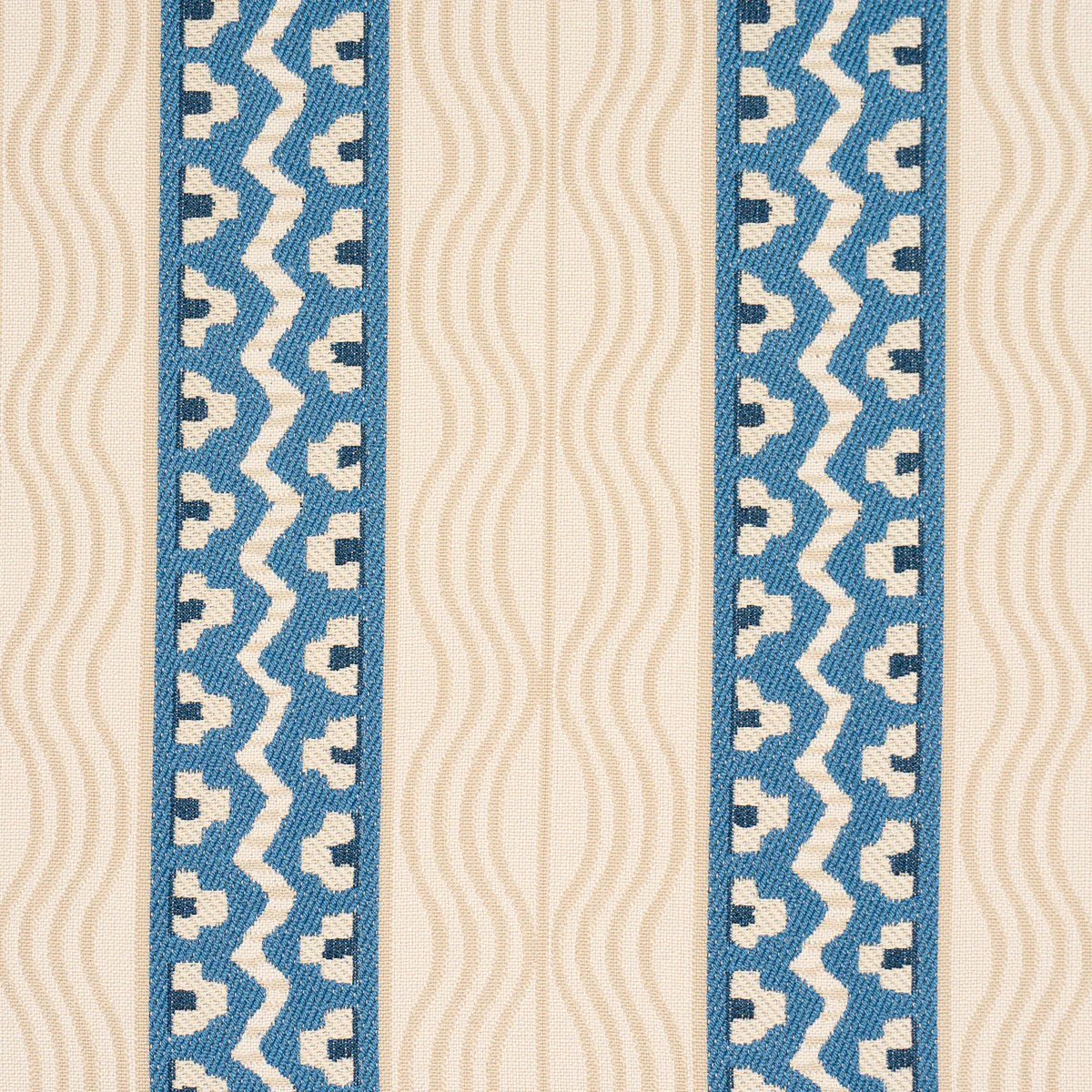 87450 | Crème Anglaise, English Cream/Denim Blue - Schumacher Fabric - Image 3