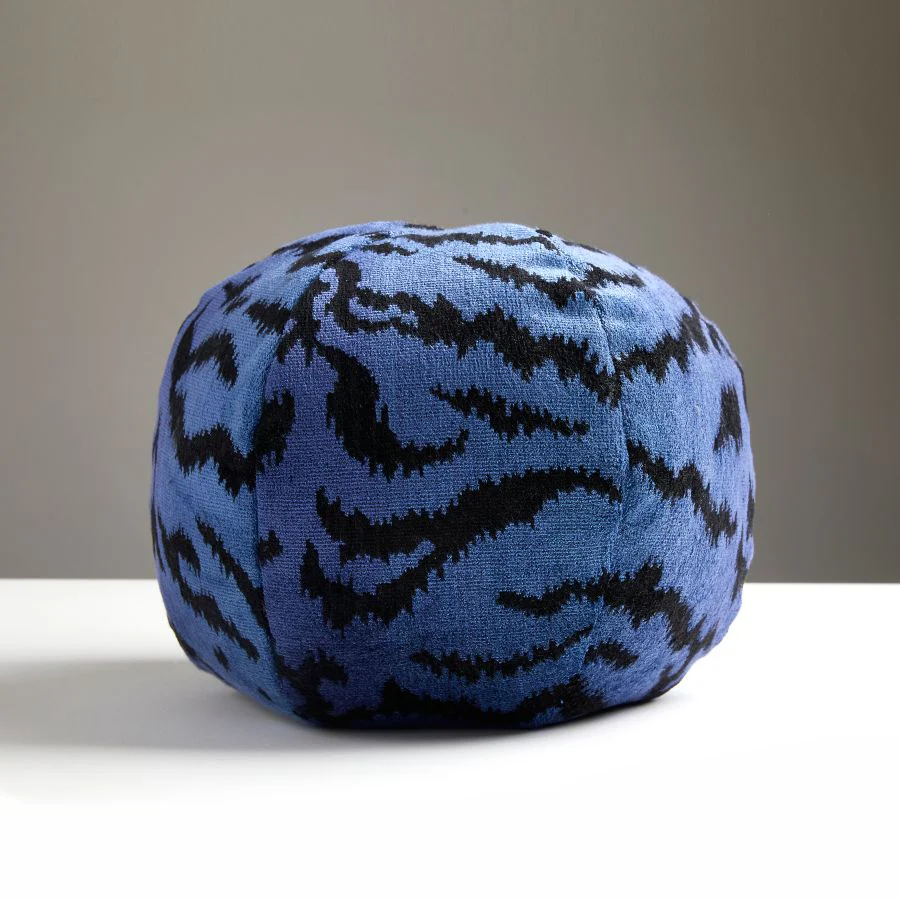 SCSTIGRPILL0004 | Tigre, Blues & Black - Scalamandre Pillows